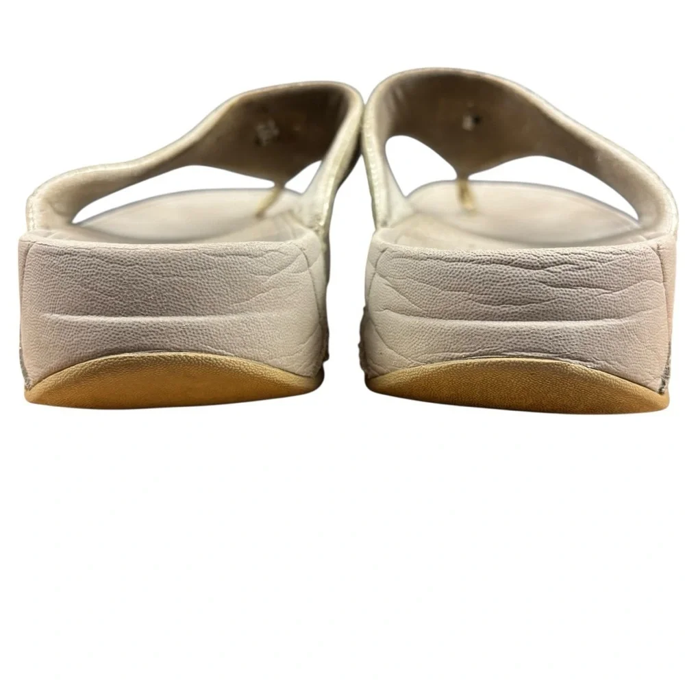 FitFlop Women’s Lulu Crystal Toe-Post Sandals in Latte Beige Measures sz 10